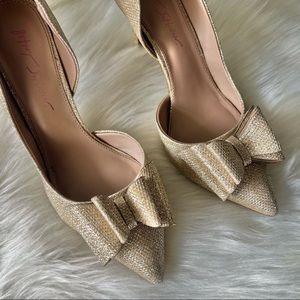 NEW! Betsey Johnson glitter Gold bow heels